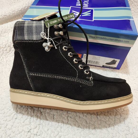 NEW WHITE MOUNTAIN Shoes Women's Thyme Moc-toe Boot Black Suede size 7.5 Wide - Picture 1 of 8